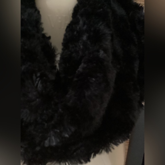 Faux fur infinity scarf black EUC - Picture 3 of 6